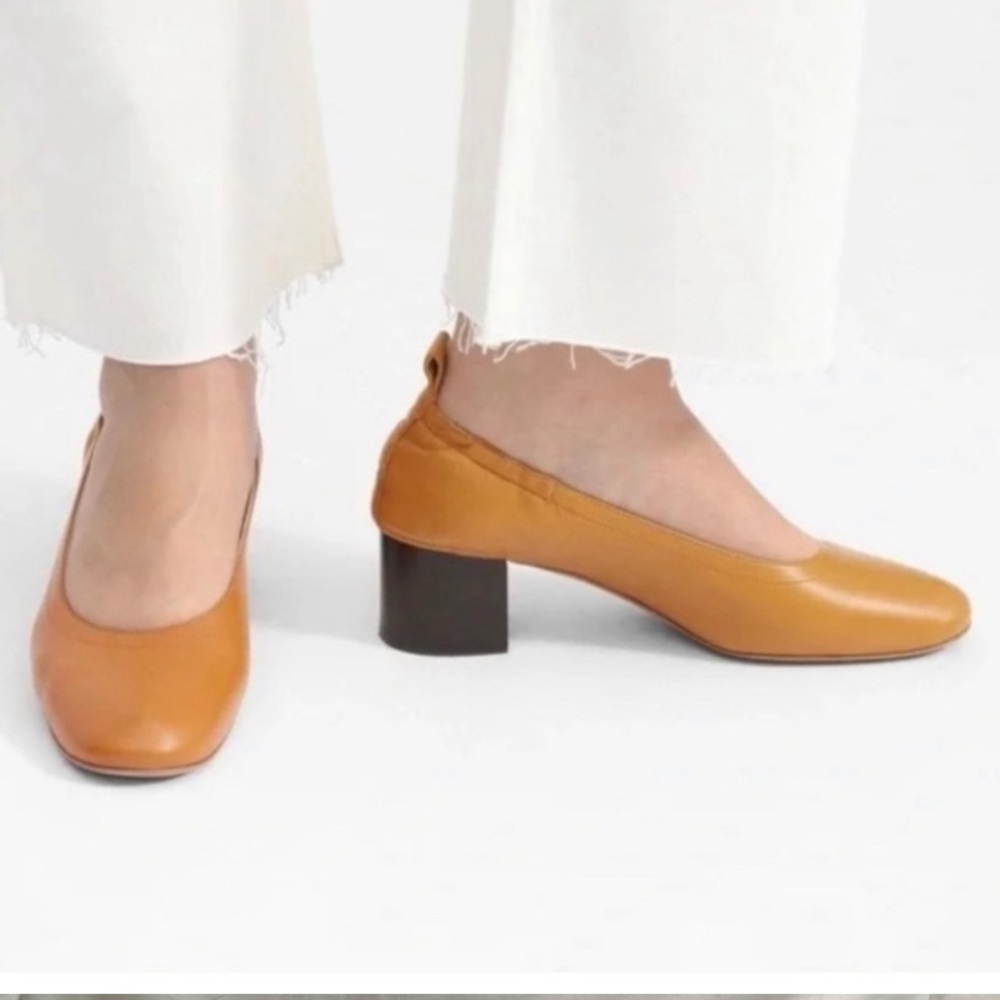 EVERLANE • NEW THE ITALIAN LEATHER DAY HEEL IN COGNAC SIZE 7